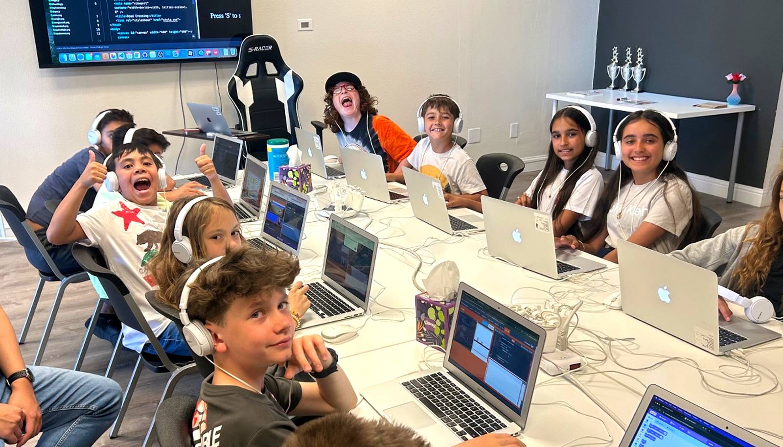 Kids coding together at Hackingtons Brentwood