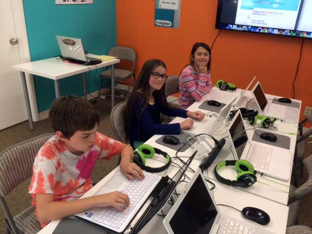 Kids coding at Pleasant Hill